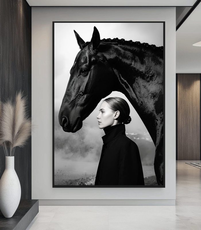 تابلو دکوراتیو بانوی اسب سیاه